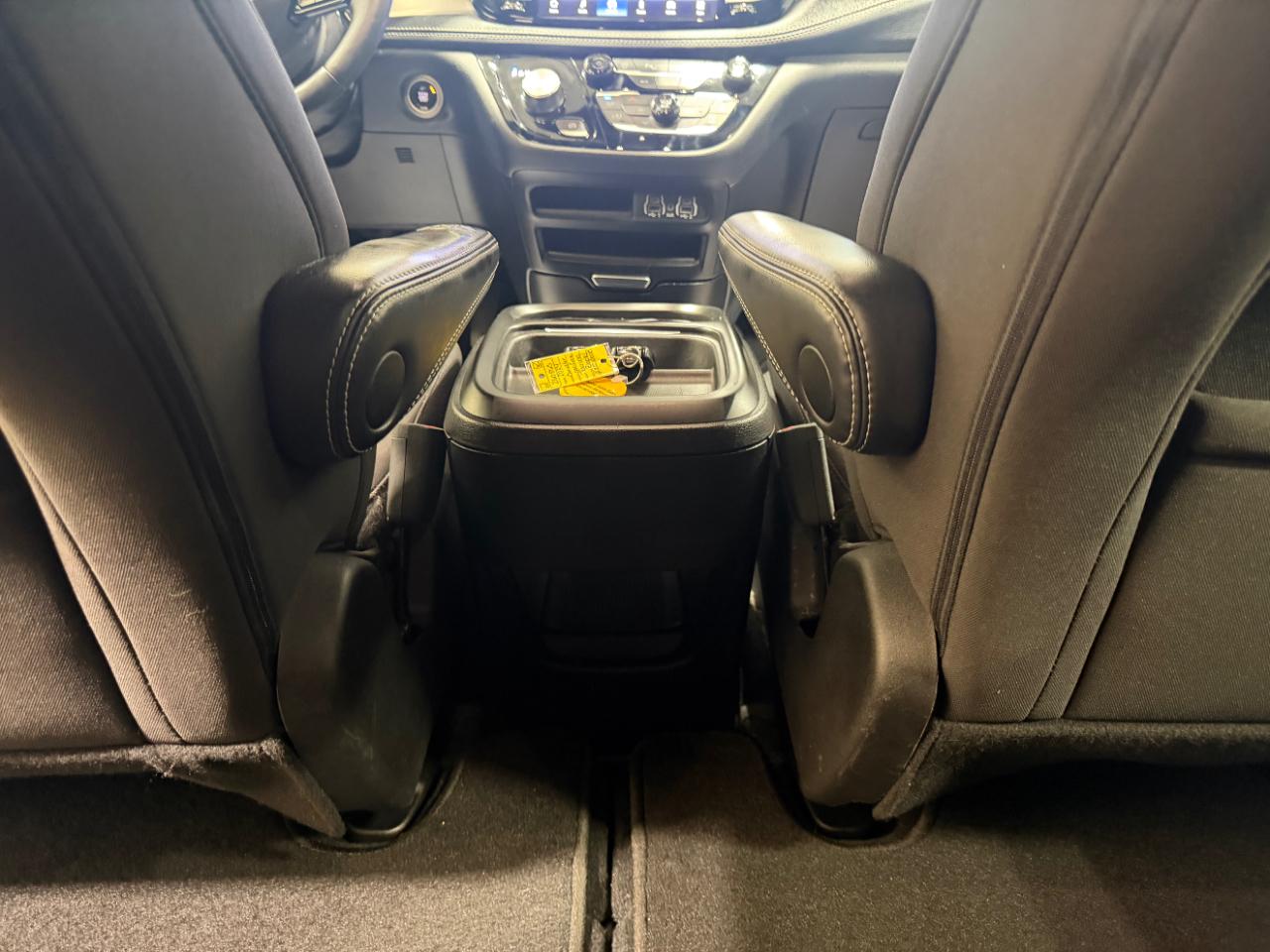 Chrysler Pacifica Touring FWD 2024