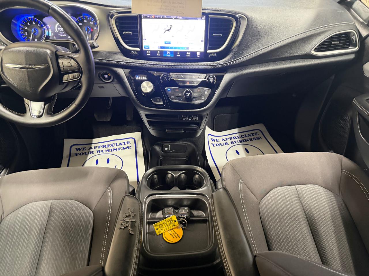Chrysler Pacifica Touring FWD 2024
