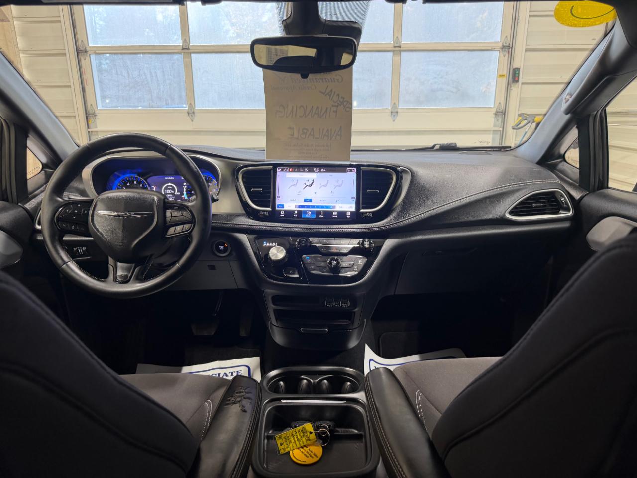 Chrysler Pacifica Touring FWD 2024
