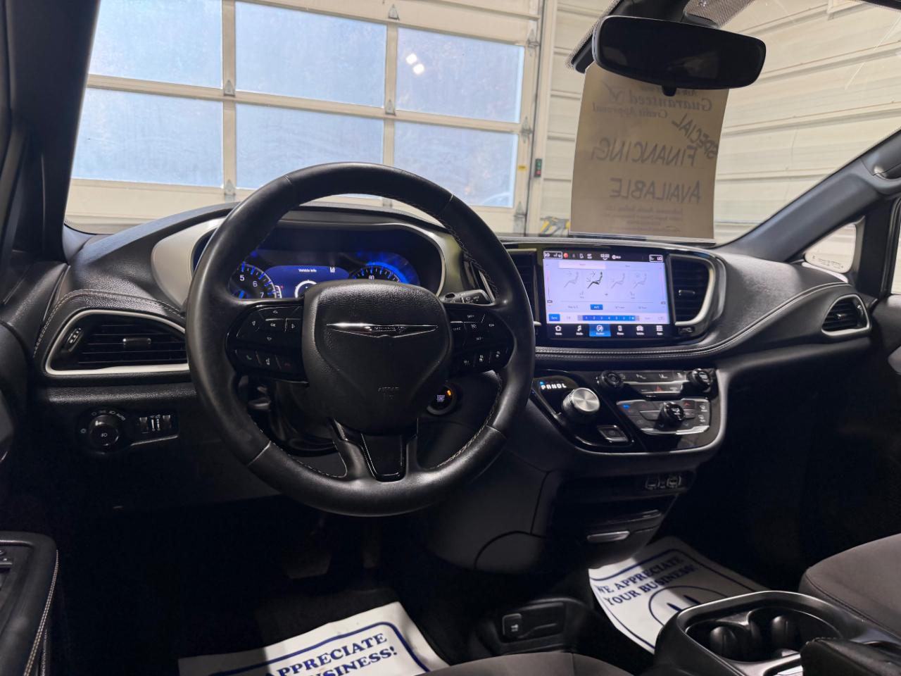 Chrysler Pacifica Touring FWD 2024