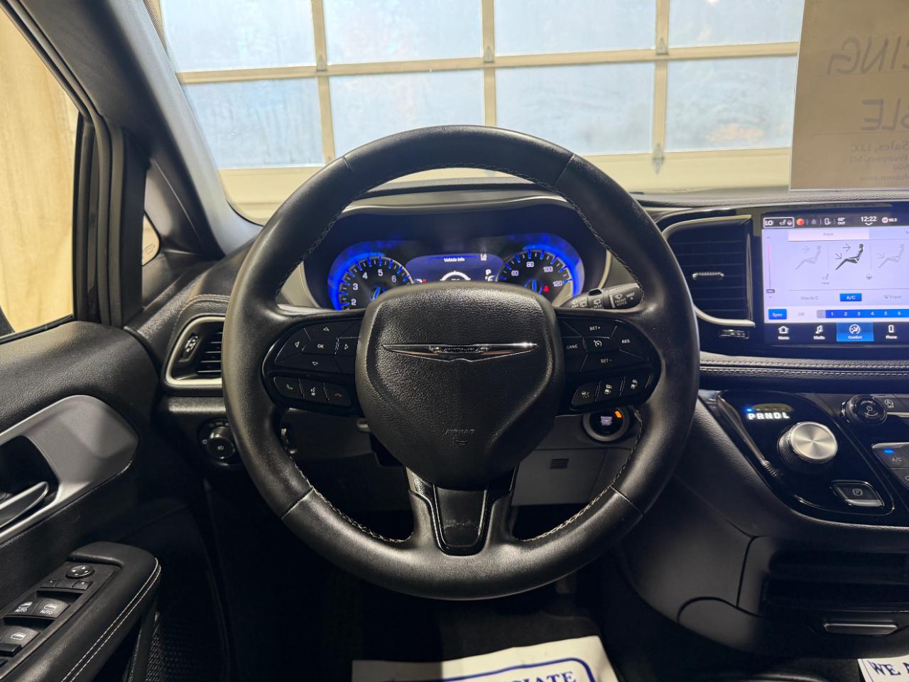 Chrysler Pacifica Touring FWD 2024