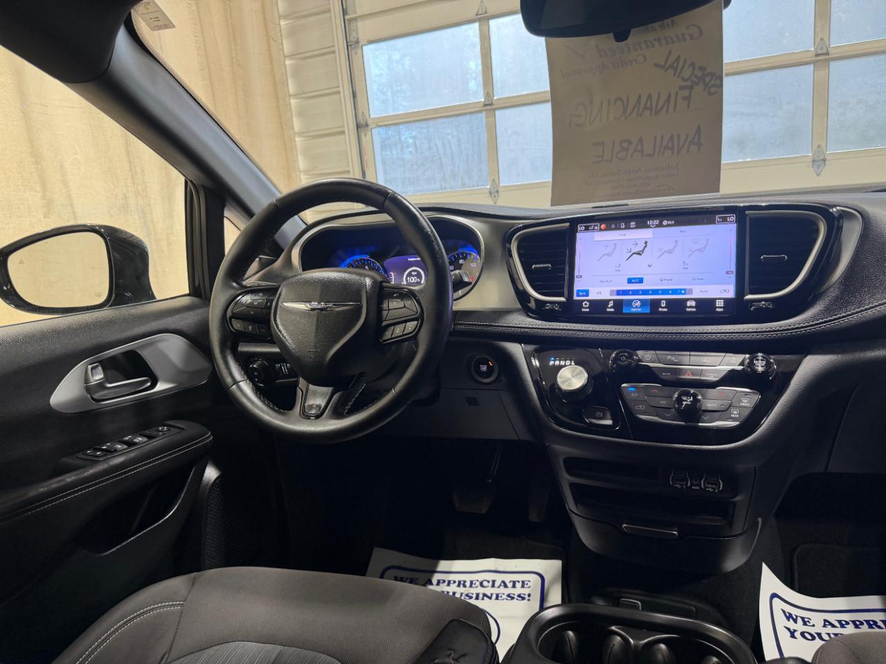 Chrysler Pacifica Touring FWD 2024