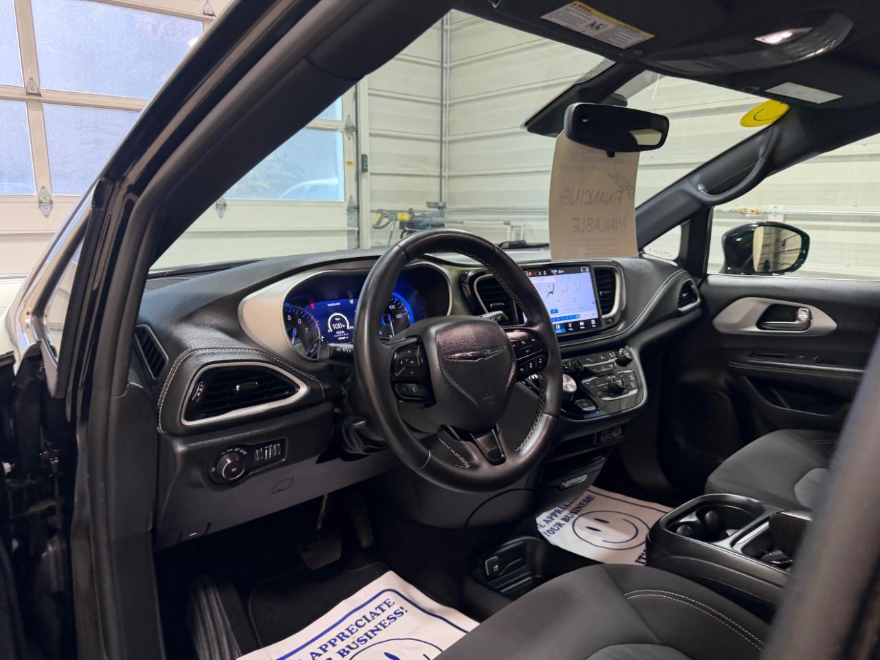 Chrysler Pacifica Touring FWD 2024