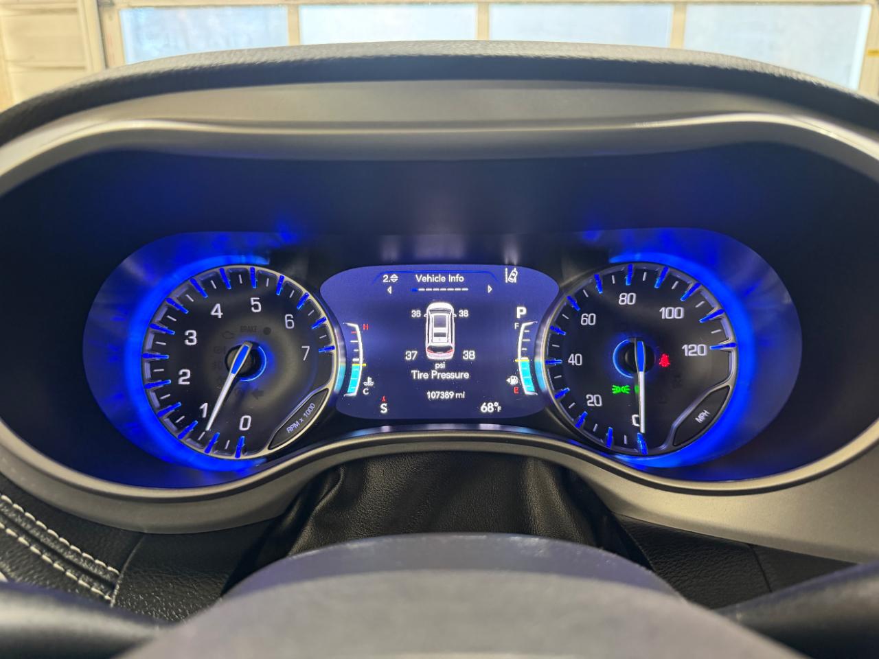 Chrysler Pacifica Touring FWD 2024
