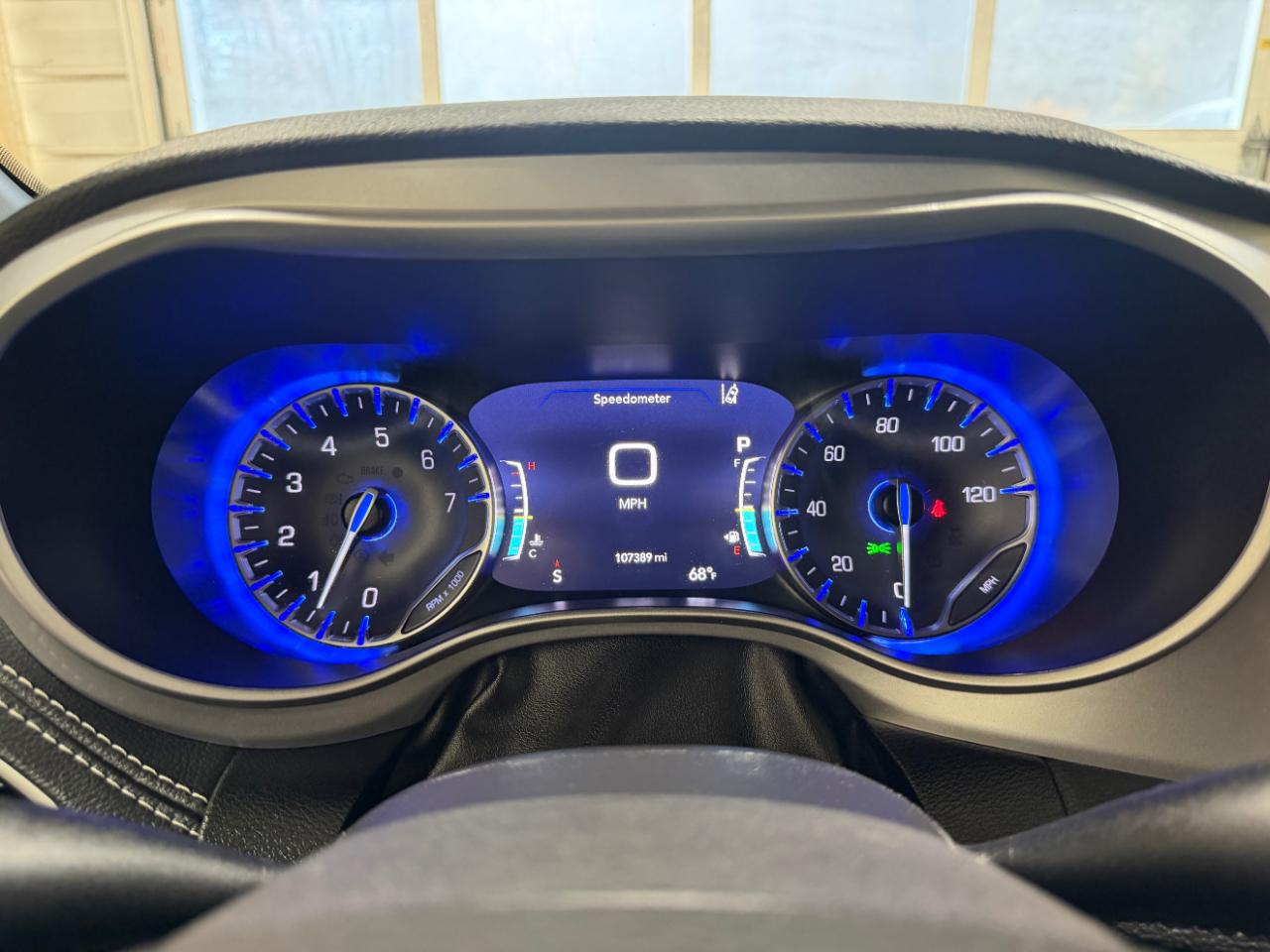 Chrysler Pacifica Touring FWD 2024
