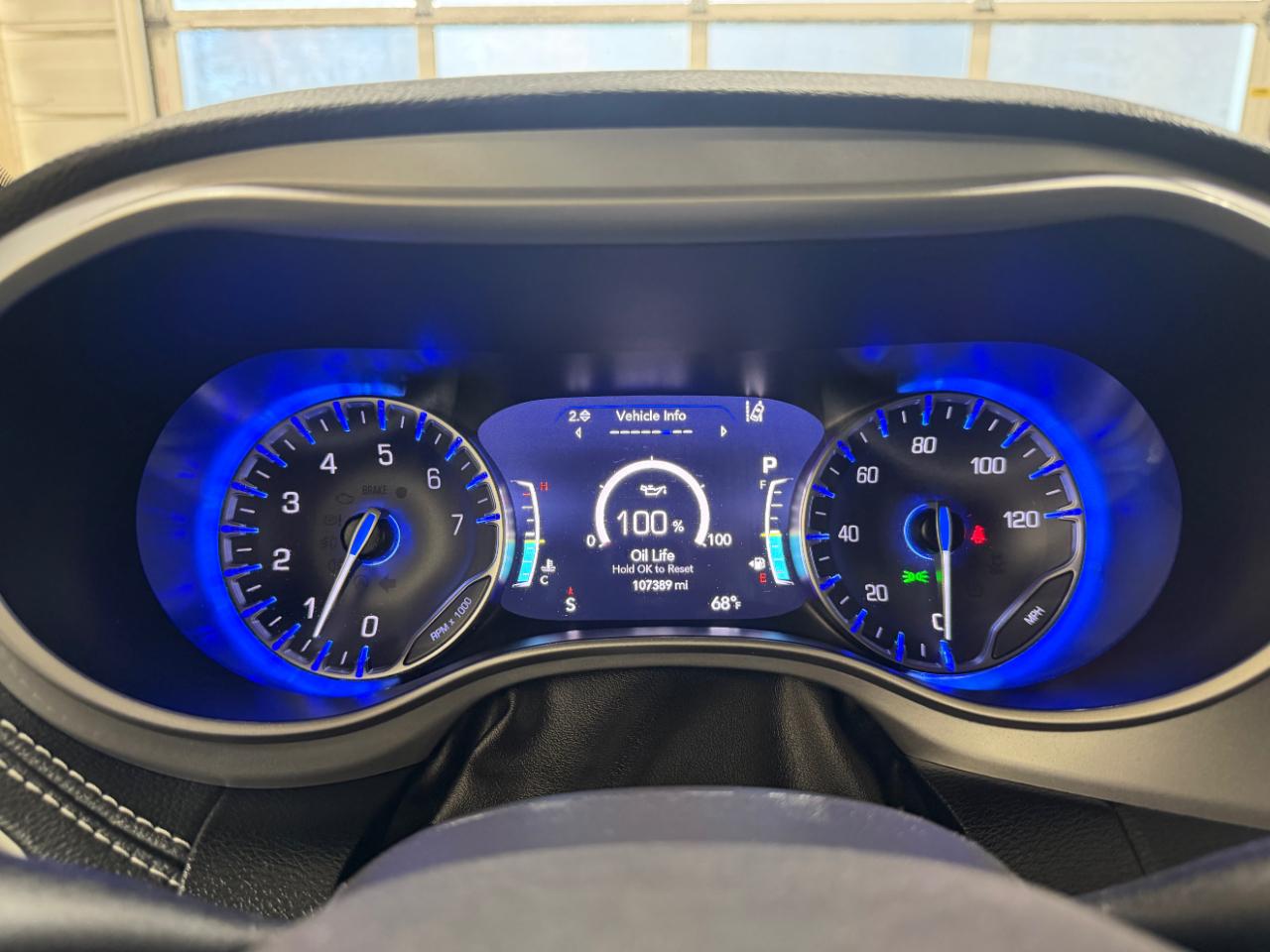Chrysler Pacifica Touring FWD 2024