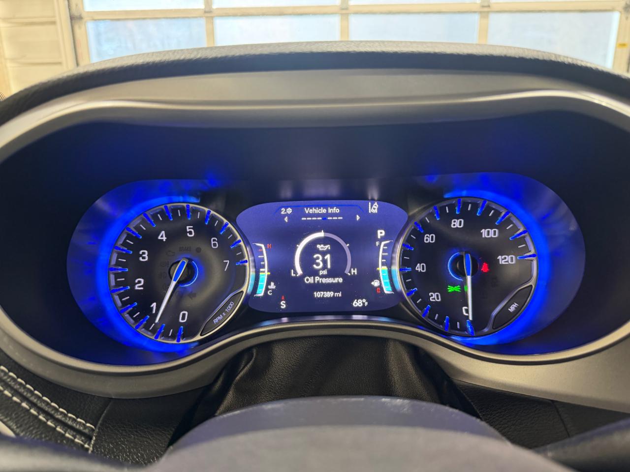 Chrysler Pacifica Touring FWD 2024