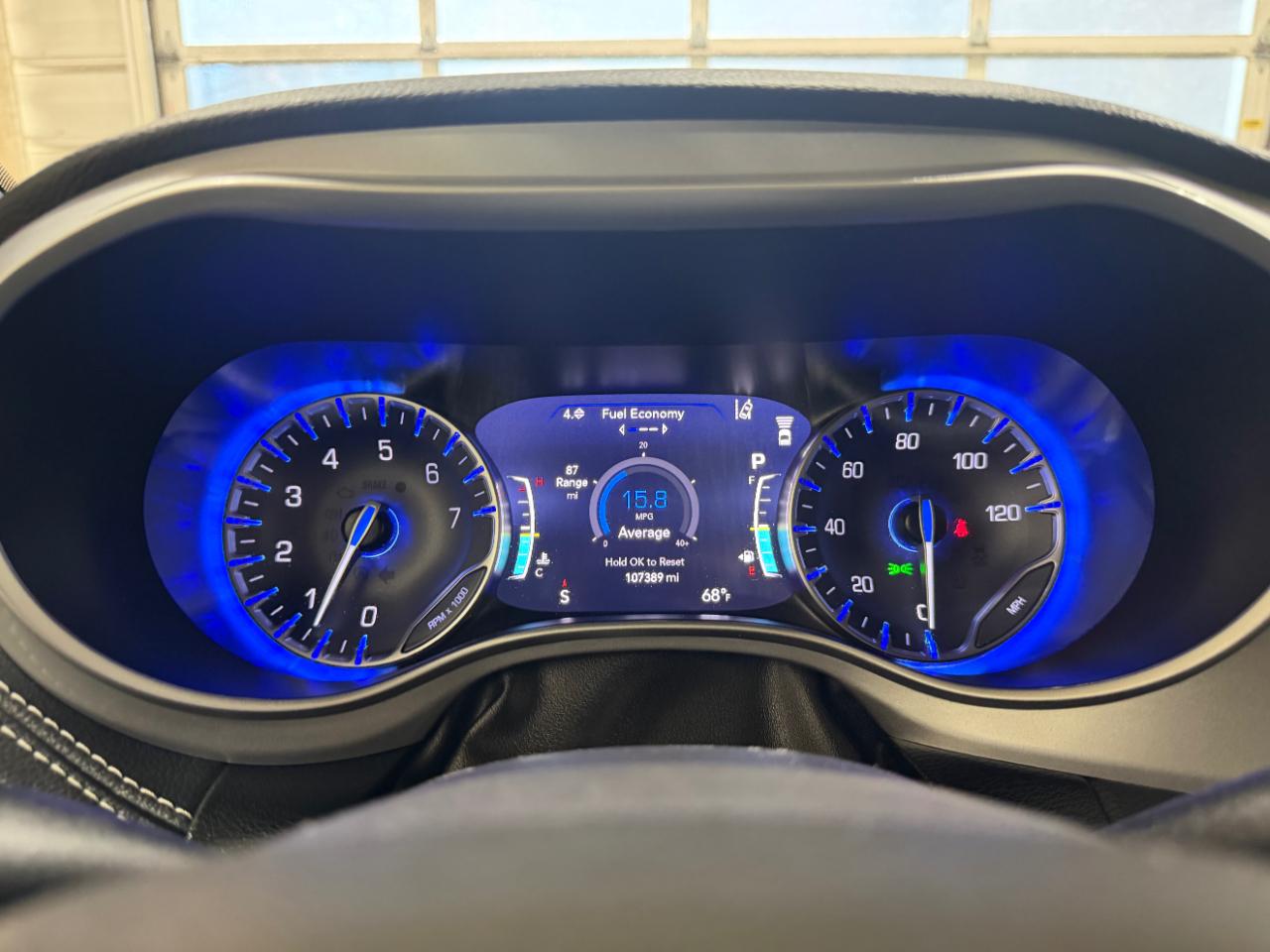 Chrysler Pacifica Touring FWD 2024