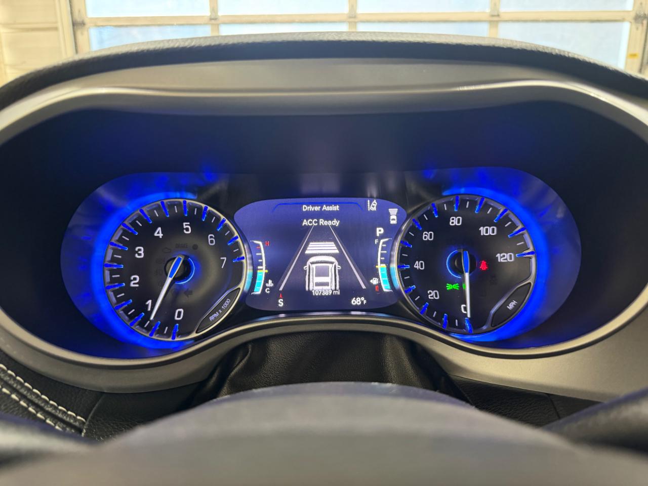Chrysler Pacifica Touring FWD 2024