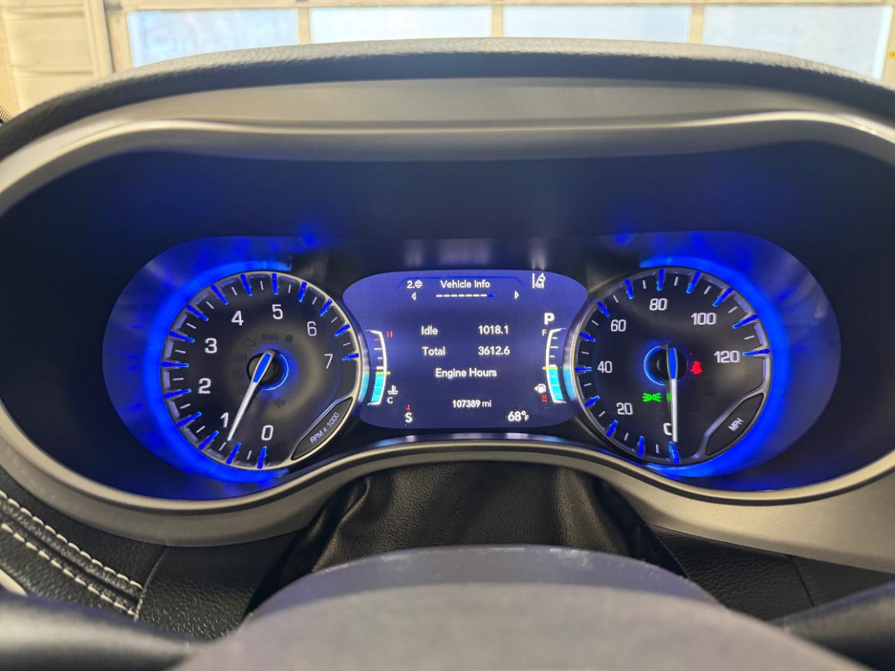 Chrysler Pacifica Touring FWD 2024