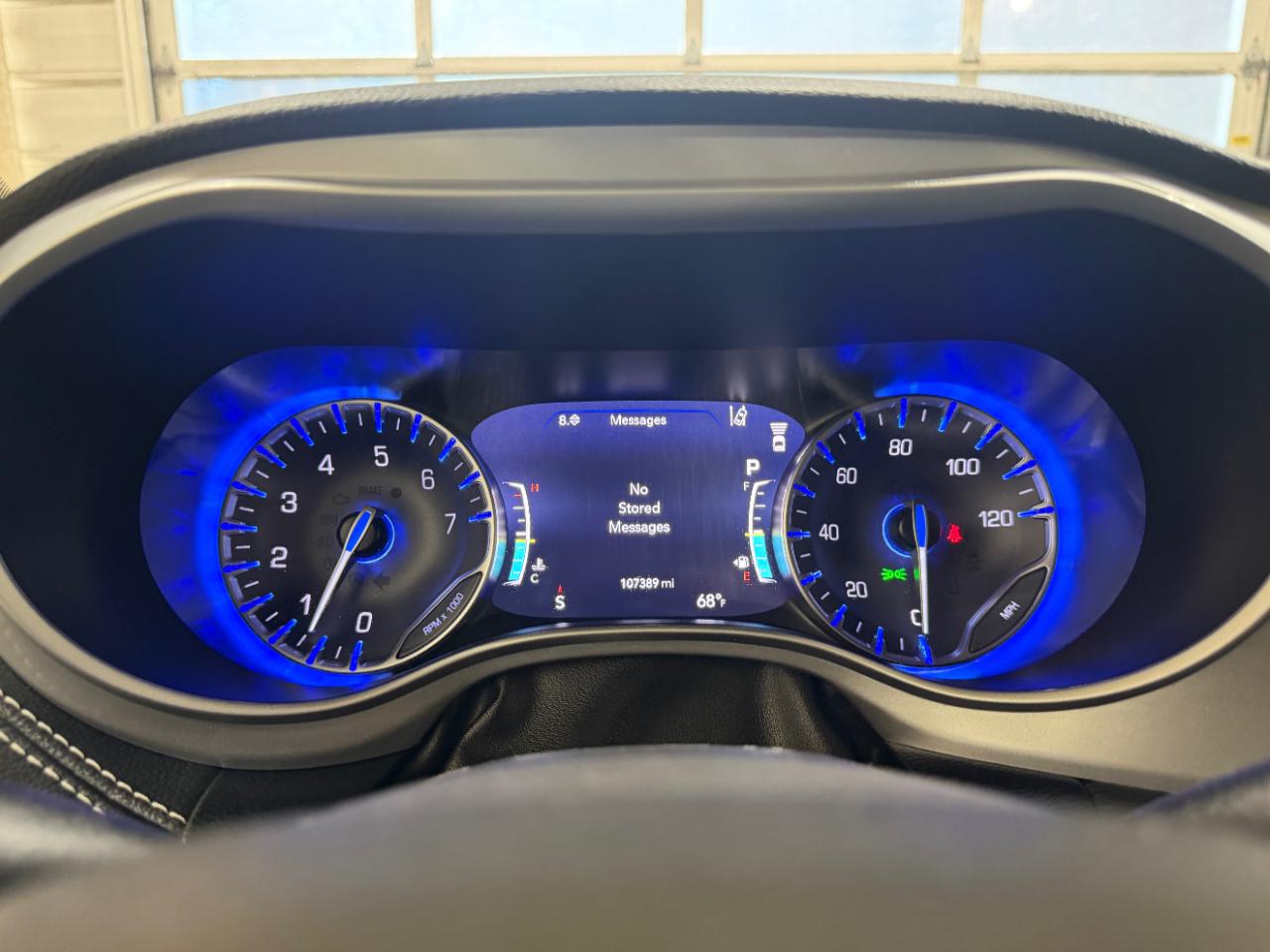 Chrysler Pacifica Touring FWD 2024