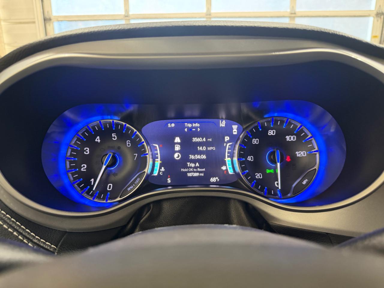 Chrysler Pacifica Touring FWD 2024