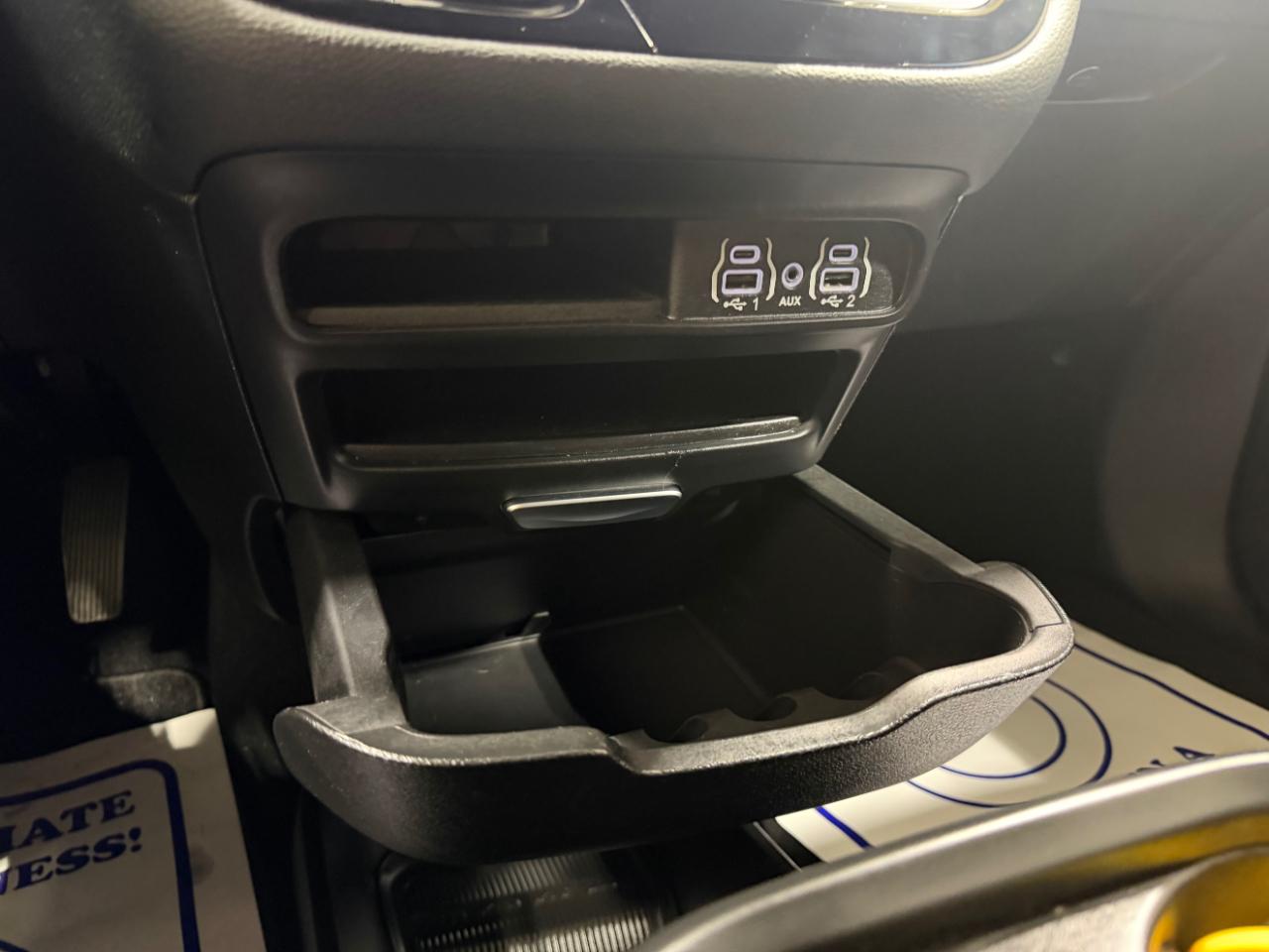 Chrysler Pacifica Touring FWD 2024