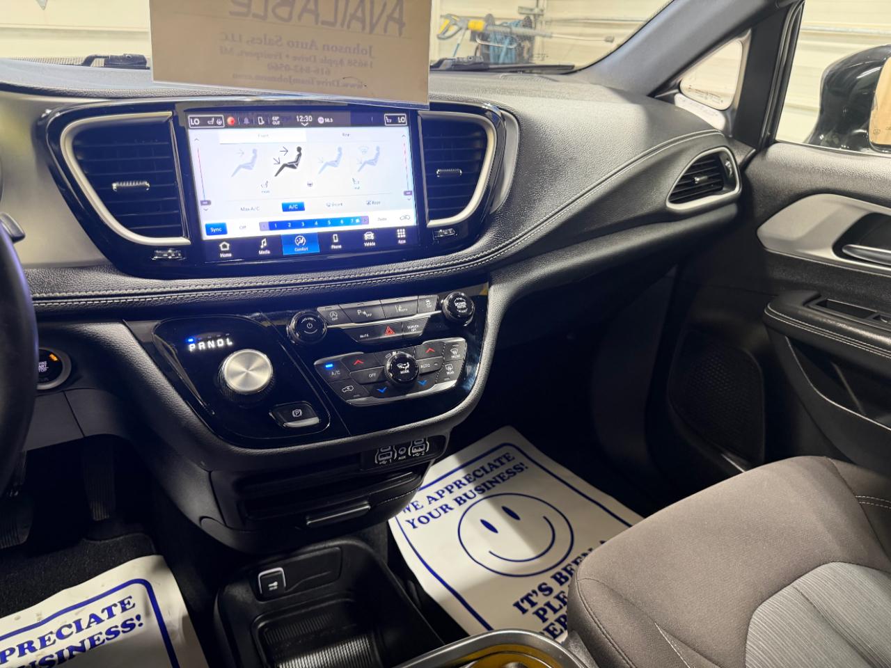Chrysler Pacifica Touring FWD 2024