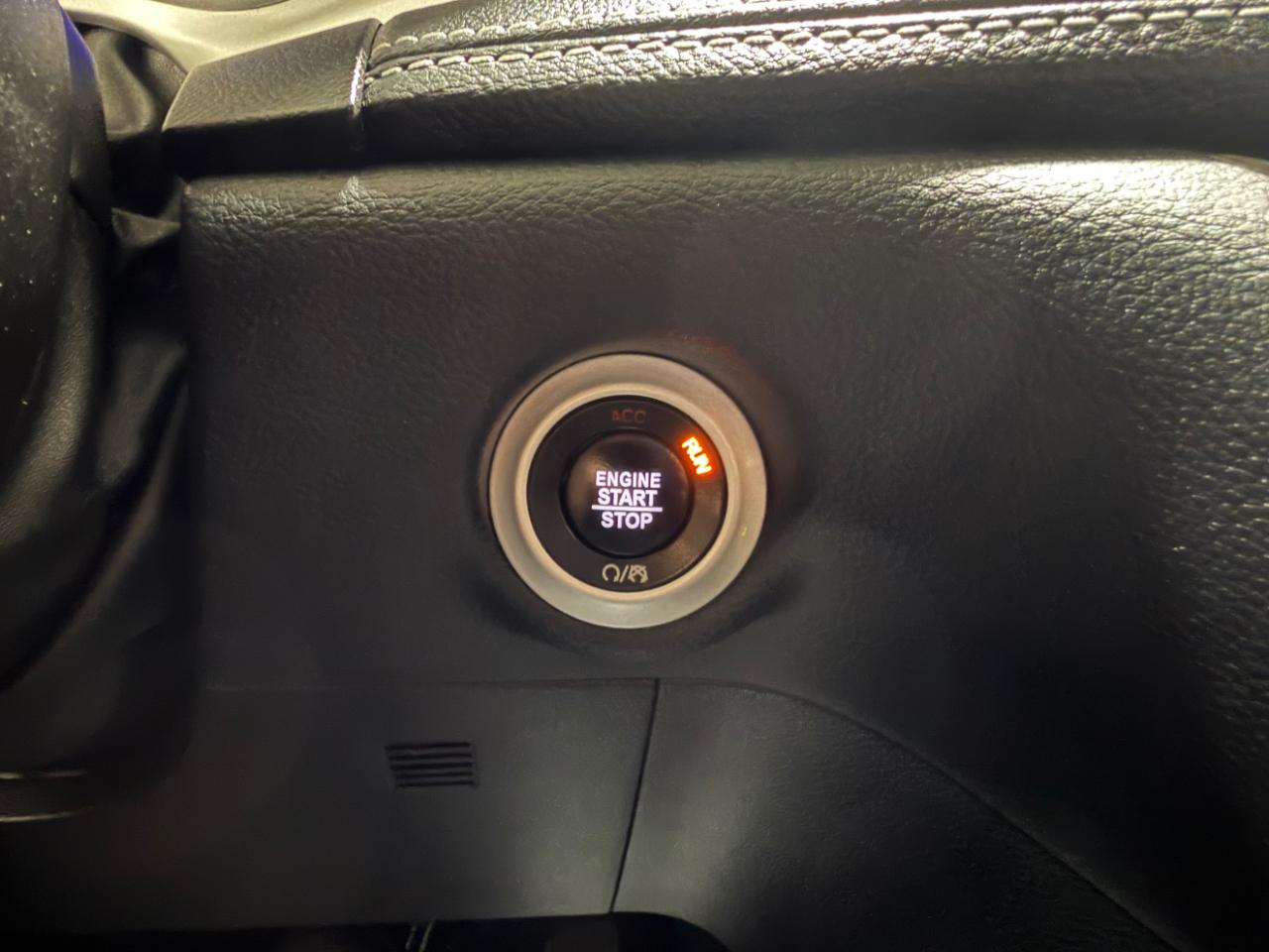 Chrysler Pacifica Touring FWD 2024