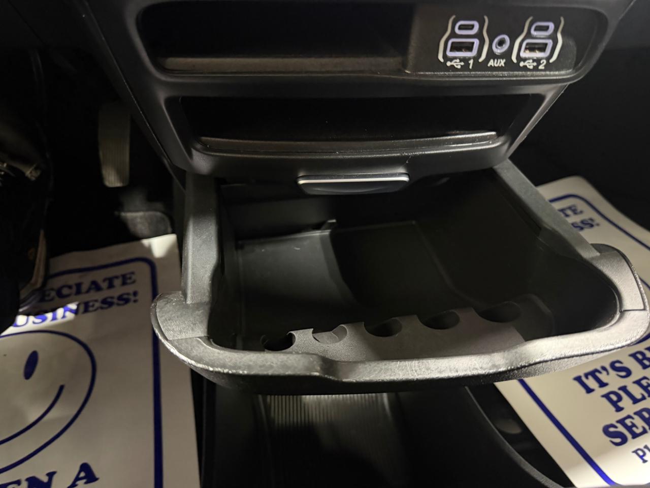 Chrysler Pacifica Touring FWD 2024