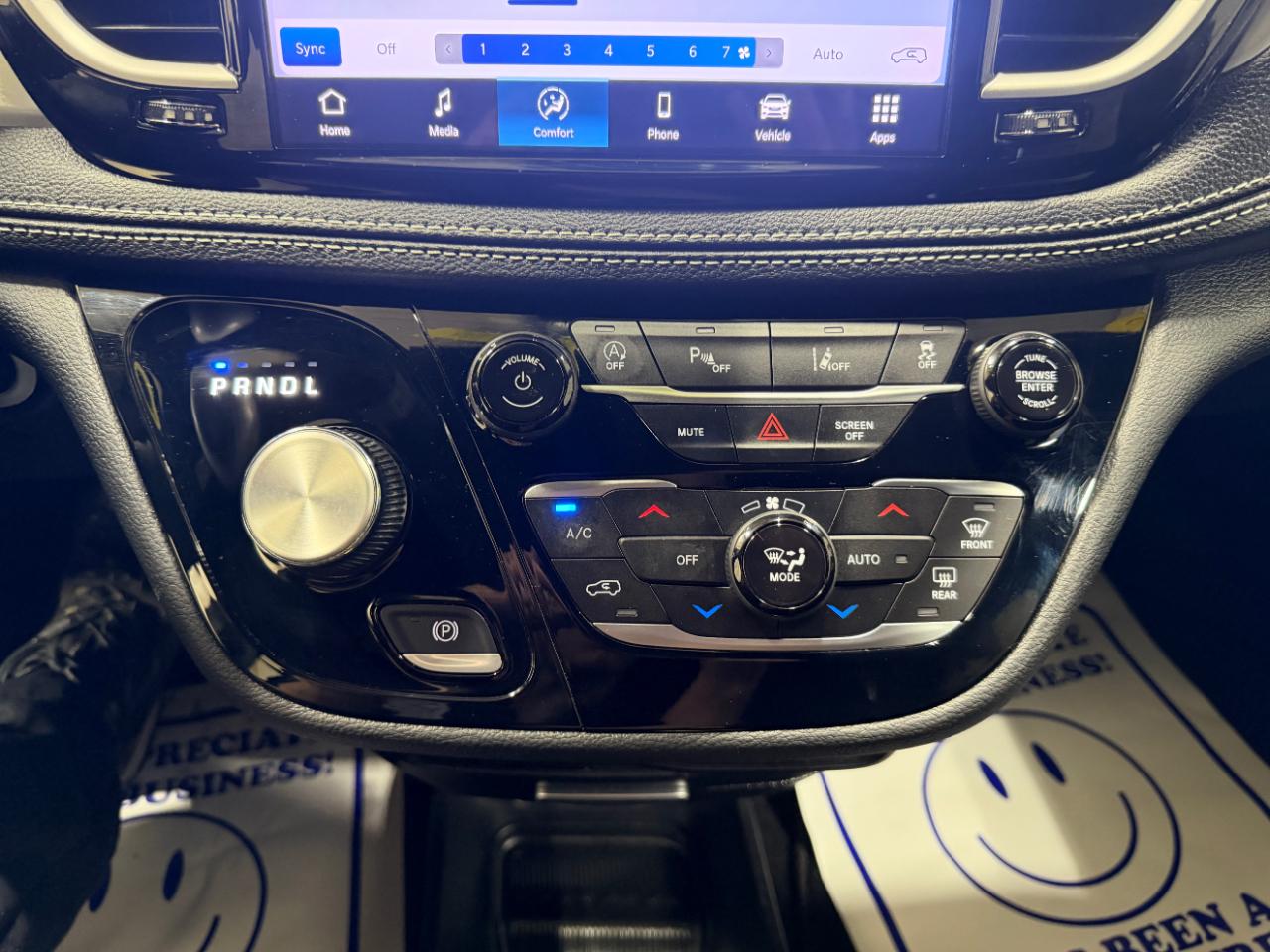 Chrysler Pacifica Touring FWD 2024