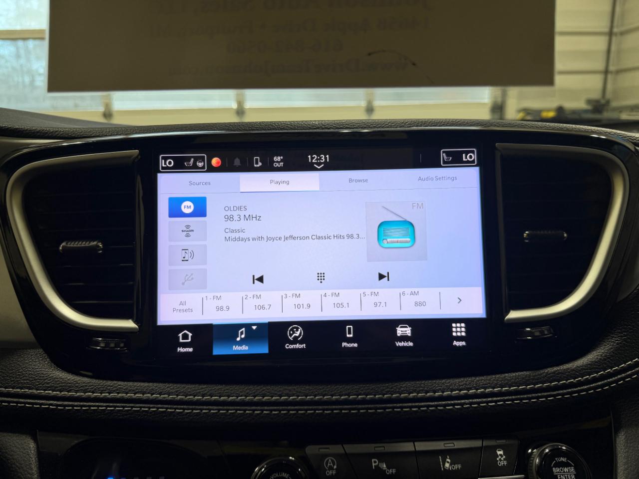 Chrysler Pacifica Touring FWD 2024