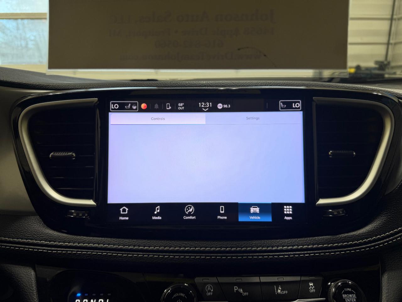 Chrysler Pacifica Touring FWD 2024