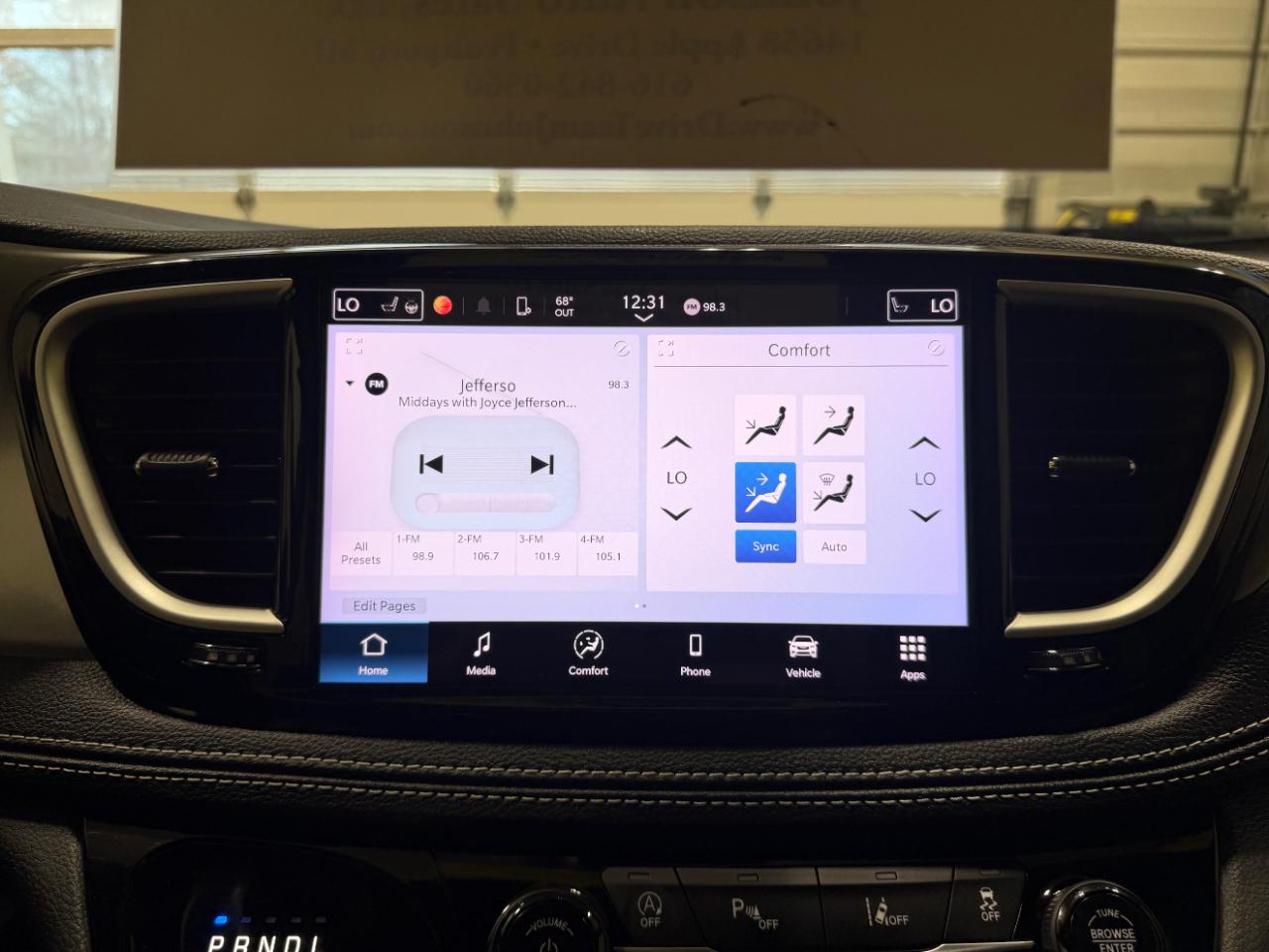 Chrysler Pacifica Touring FWD 2024