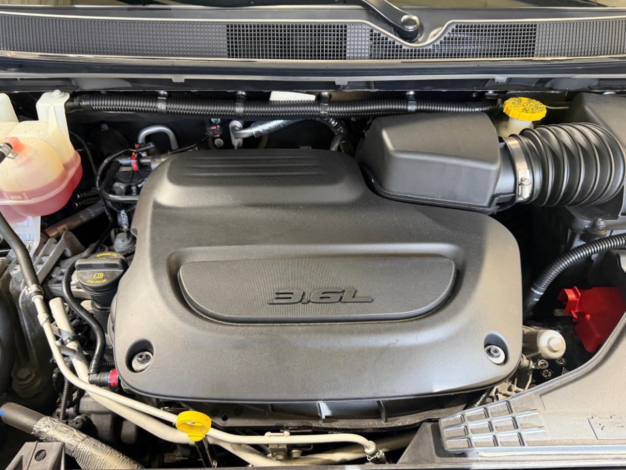 Chrysler Pacifica Touring FWD 2024