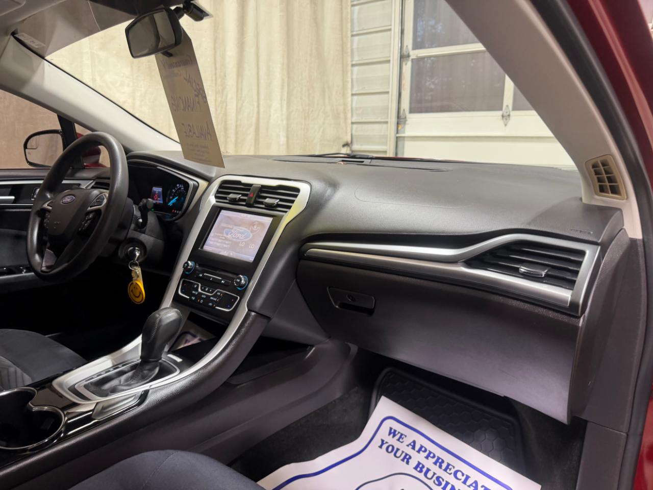 Ford Fusion 4dr Sdn SE FWD 2016