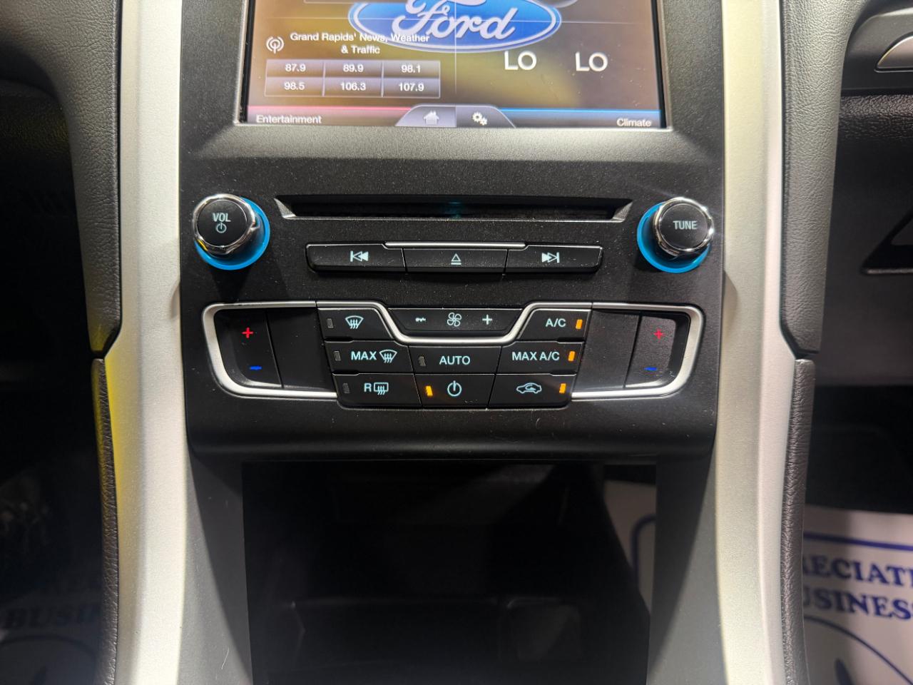 Ford Fusion 4dr Sdn SE FWD 2016