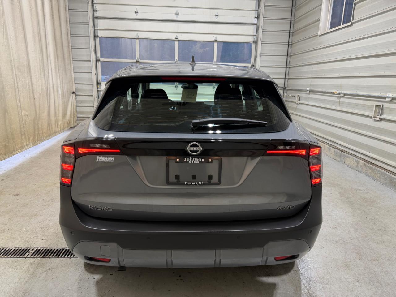Nissan Kicks S AWD 2025