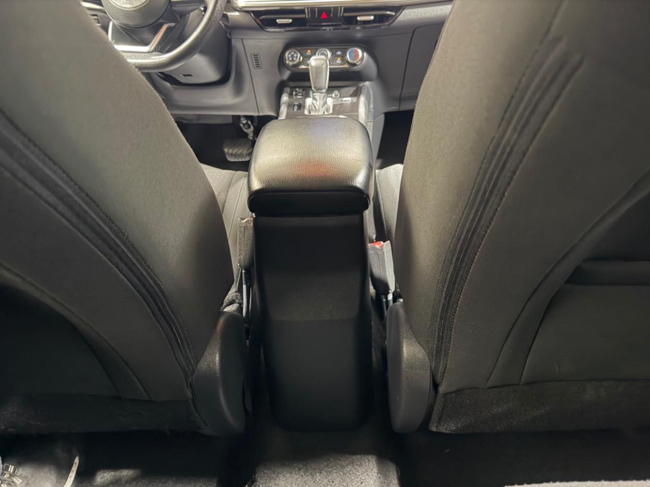 Nissan Kicks S AWD 2025