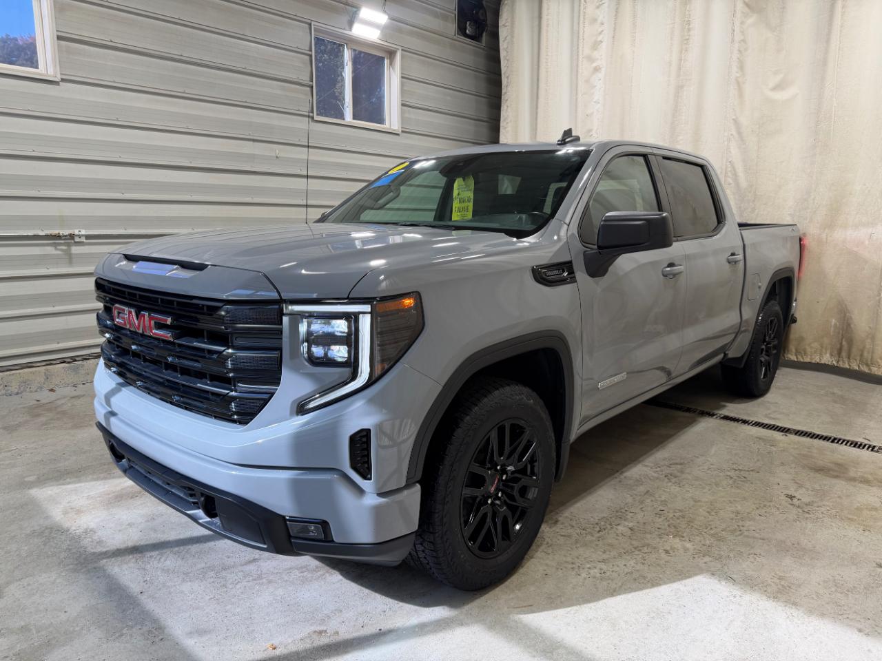 GMC Sierra 1500 4WD Crew Cab 147" Elevation w/3VL 2024