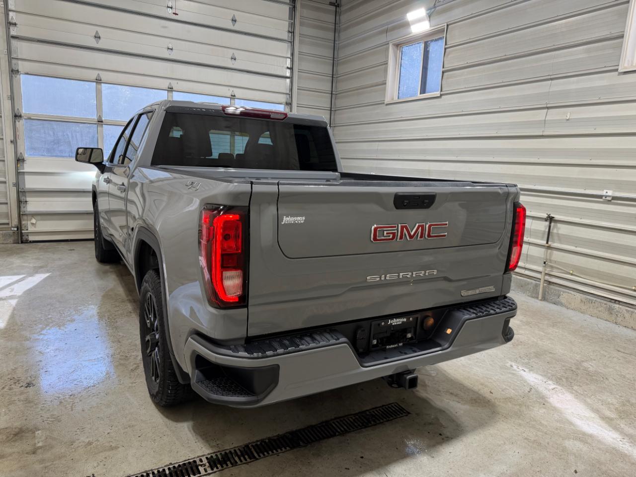 GMC Sierra 1500 4WD Crew Cab 147" Elevation w/3VL 2024