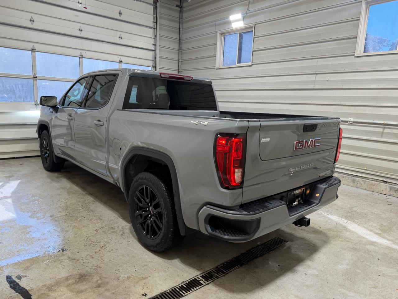GMC Sierra 1500 4WD Crew Cab 147" Elevation w/3VL 2024