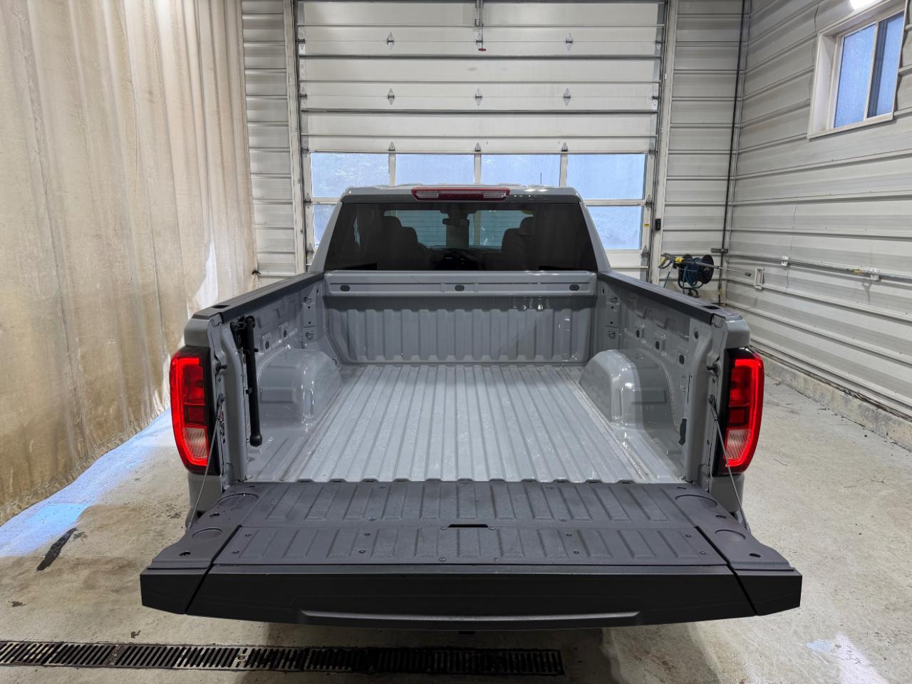 GMC Sierra 1500 4WD Crew Cab 147" Elevation w/3VL 2024