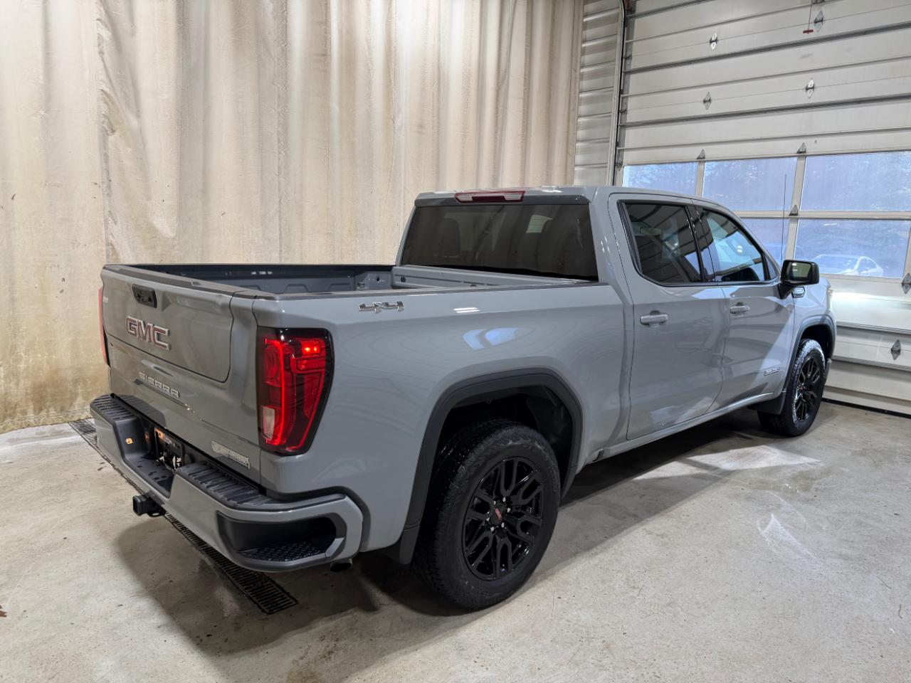 GMC Sierra 1500 4WD Crew Cab 147" Elevation w/3VL 2024