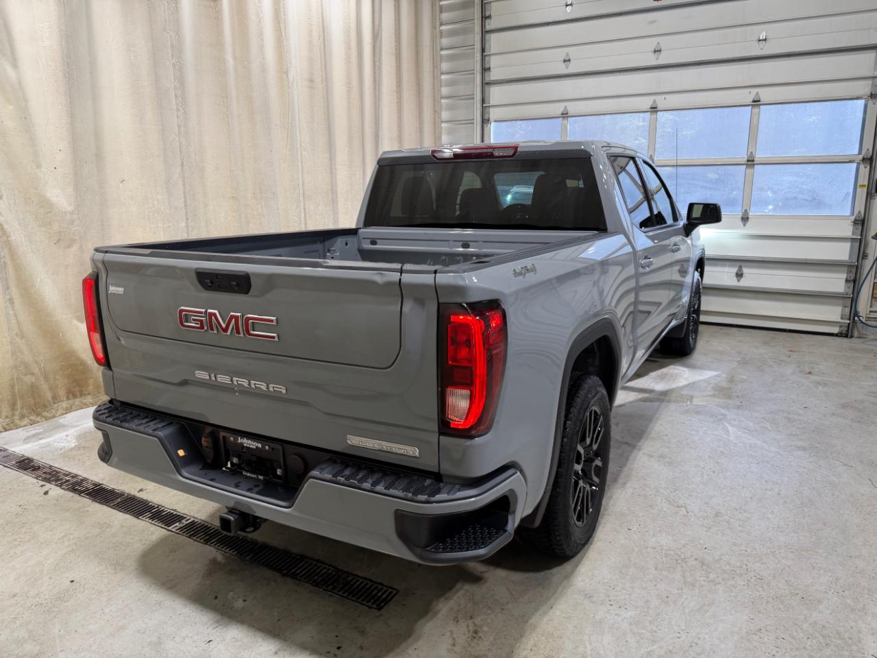 GMC Sierra 1500 4WD Crew Cab 147" Elevation w/3VL 2024