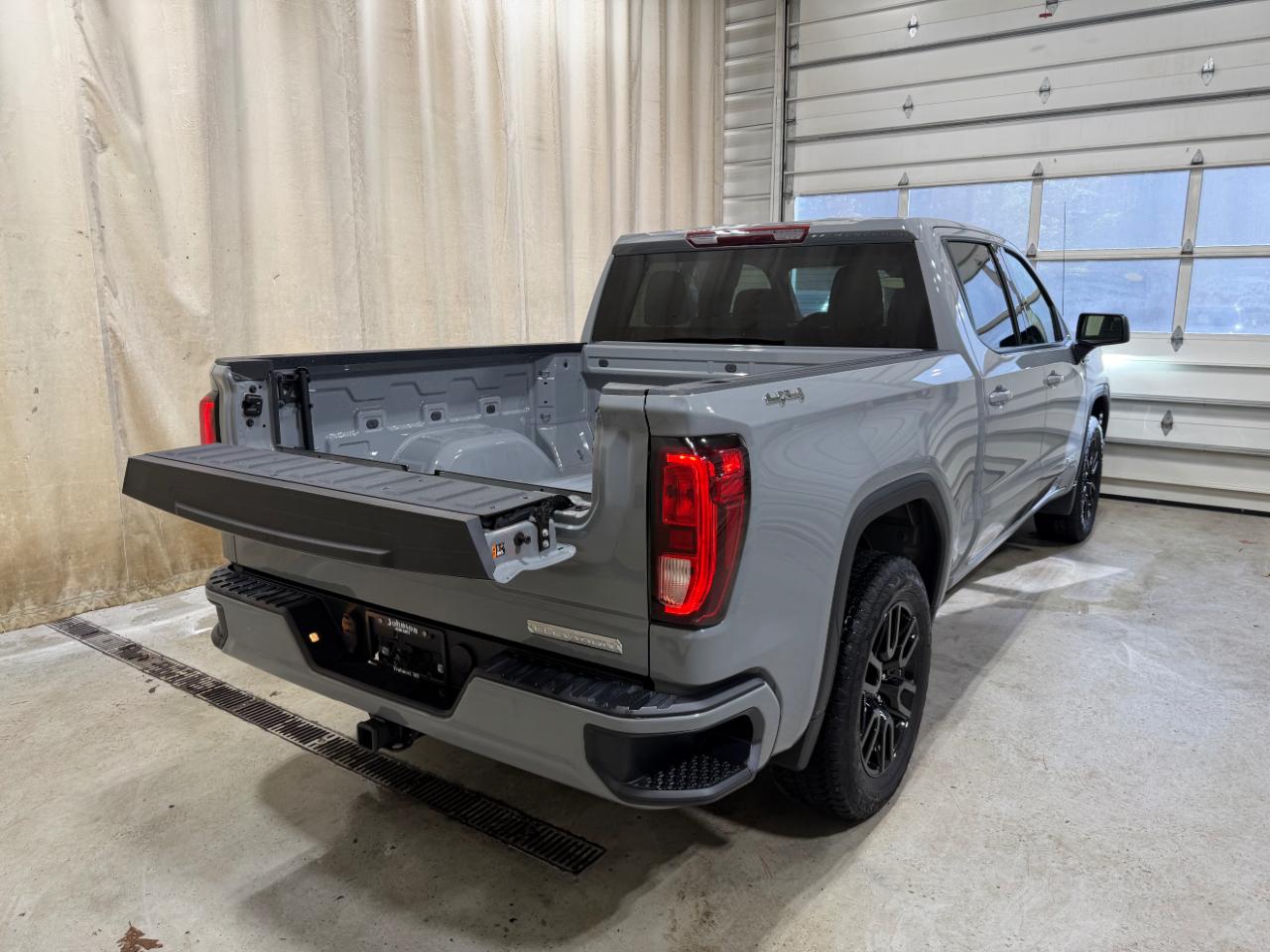 GMC Sierra 1500 4WD Crew Cab 147" Elevation w/3VL 2024