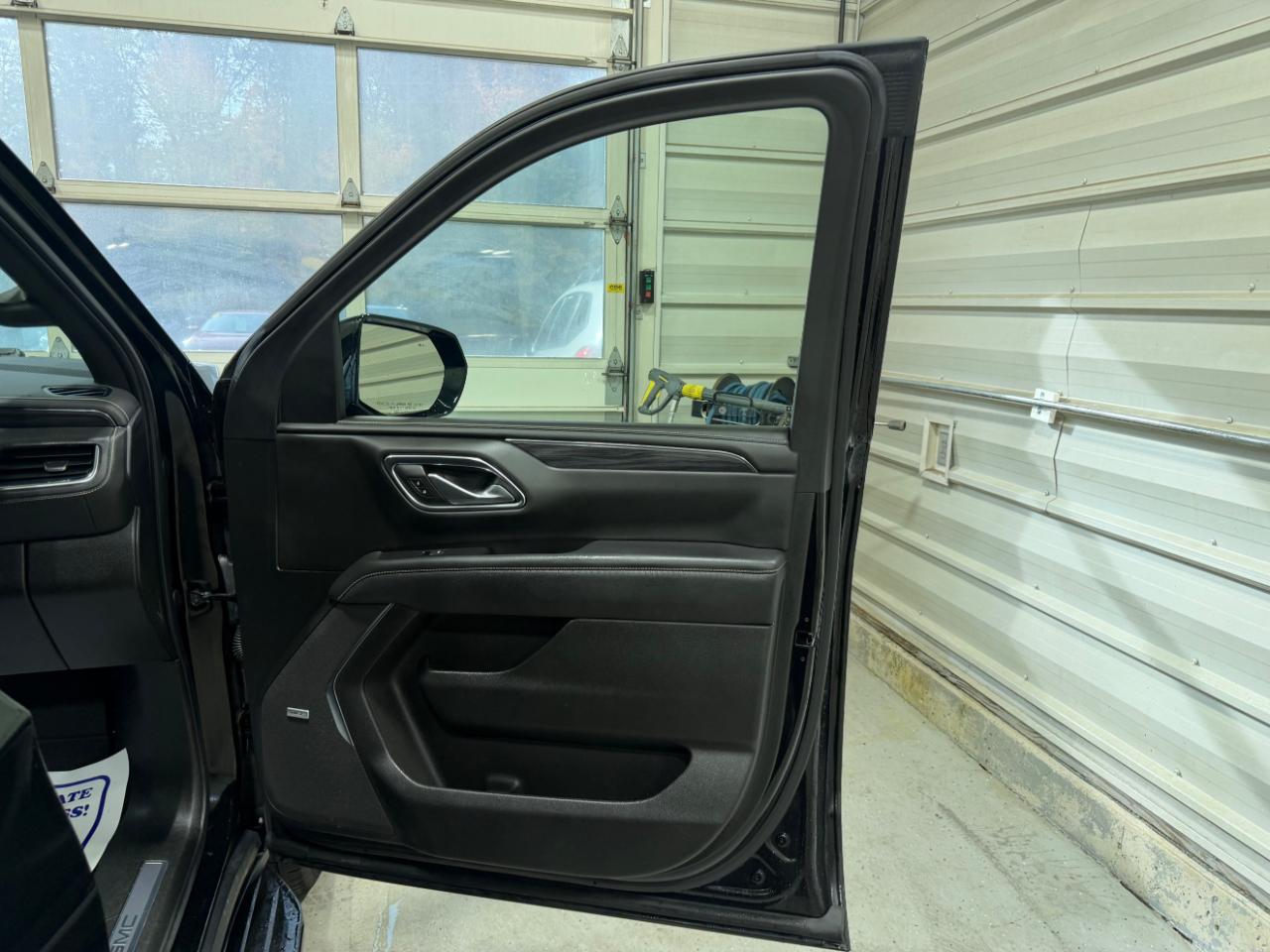 GMC Yukon 4WD 4dr SLT 2022