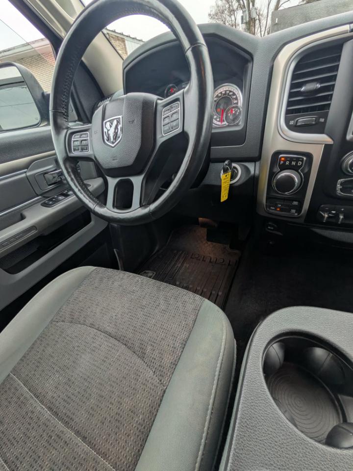 RAM 1500 SLT Crew Cab LWB 4WD 2016