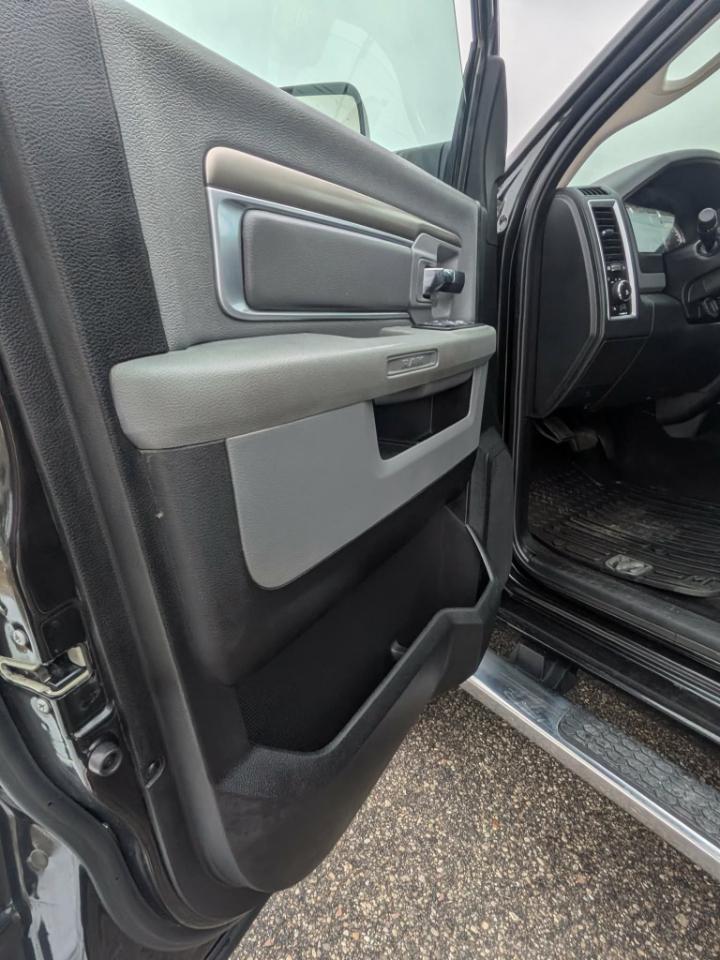 RAM 1500 SLT Crew Cab LWB 4WD 2016