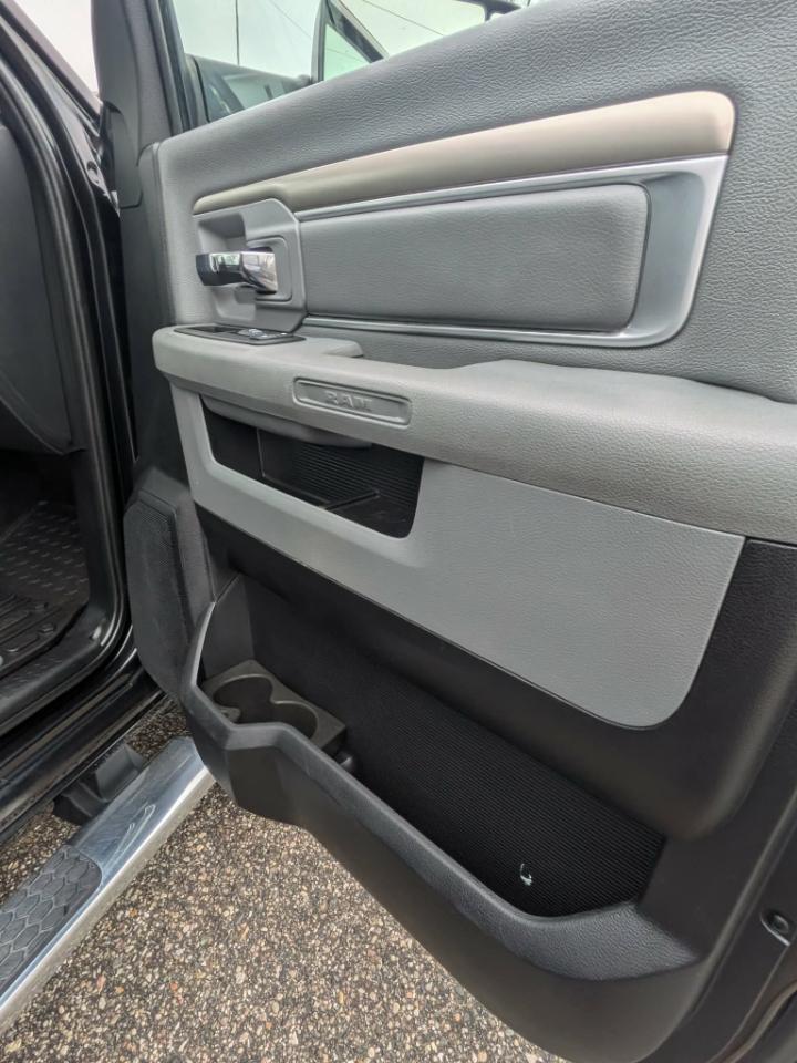 RAM 1500 SLT Crew Cab LWB 4WD 2016