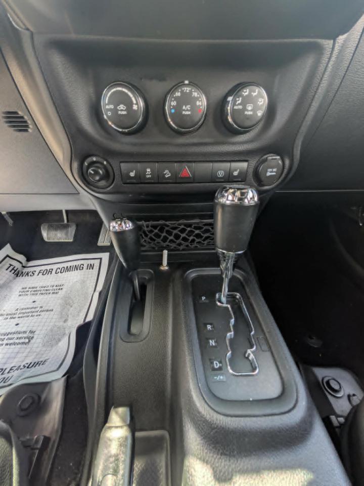 Jeep Wrangler Unlimited Sahara 4D SUV 4WD 2017