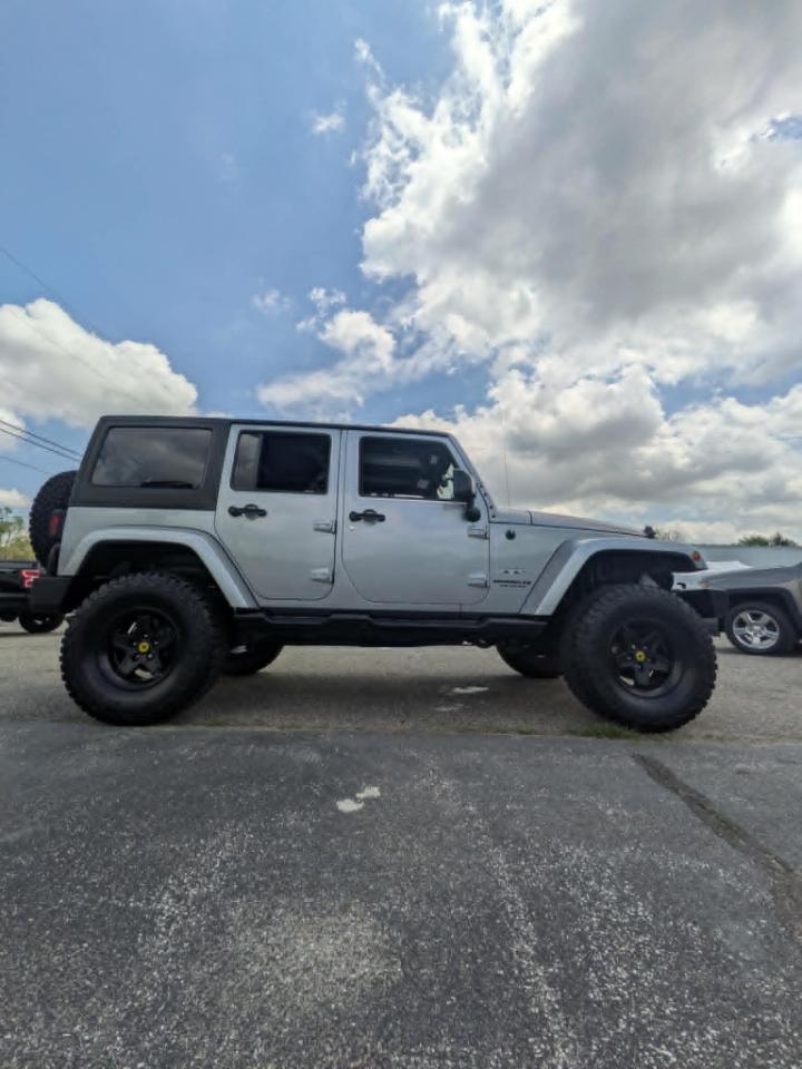 Jeep Wrangler Unlimited Sahara 4D SUV 4WD 2017