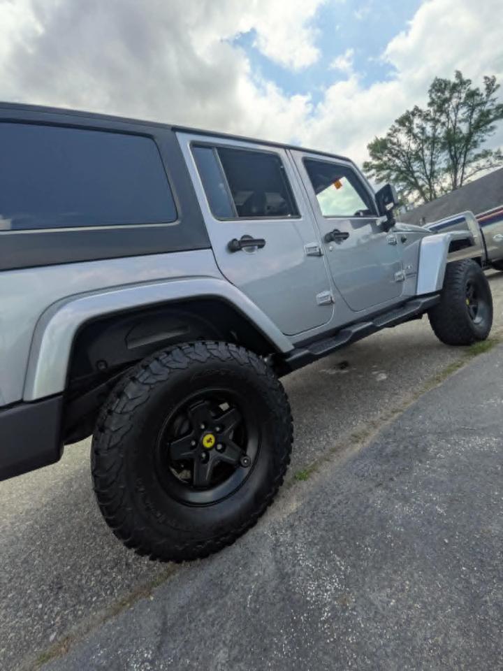Jeep Wrangler Unlimited Sahara 4D SUV 4WD 2017
