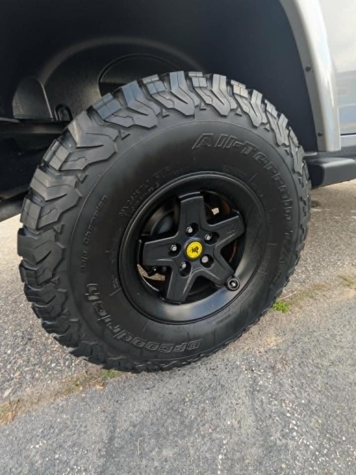 Jeep Wrangler Unlimited Sahara 4D SUV 4WD 2017