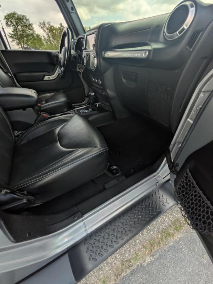 Jeep Wrangler Unlimited Sahara 4D SUV 4WD 2017