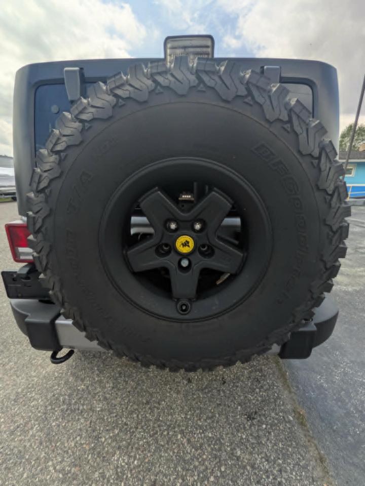 Jeep Wrangler Unlimited Sahara 4D SUV 4WD 2017