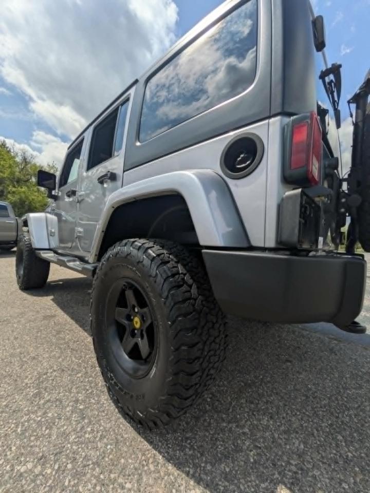 Jeep Wrangler Unlimited Sahara 4D SUV 4WD 2017
