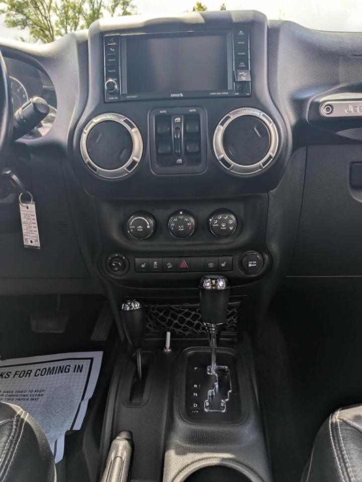 Jeep Wrangler Unlimited Sahara 4D SUV 4WD 2017