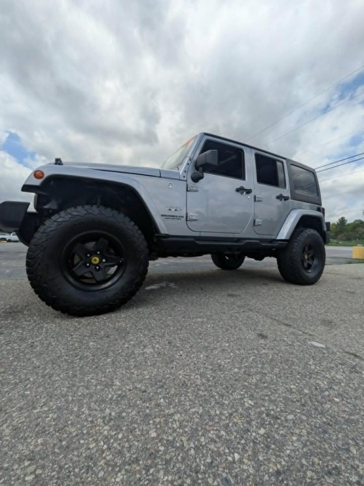 Jeep Wrangler Unlimited Sahara 4D SUV 4WD 2017
