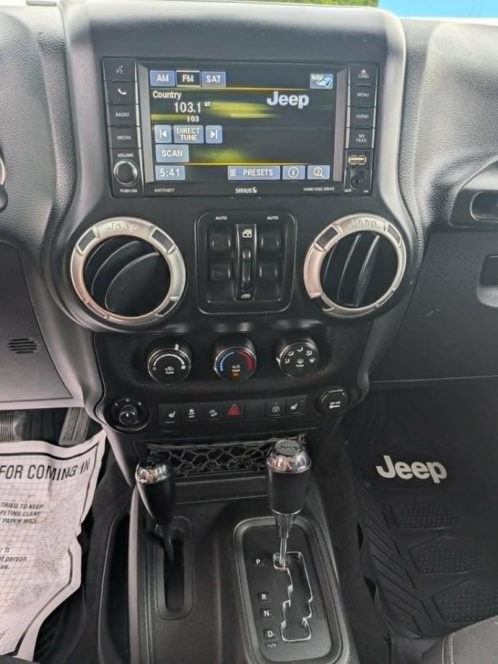 Jeep Wrangler Unlimited Sahara 4WD 2017